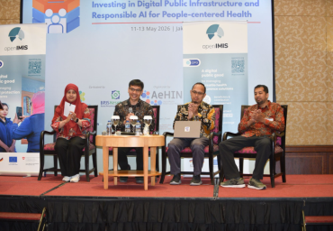 four panelists in front of openIMIS posters